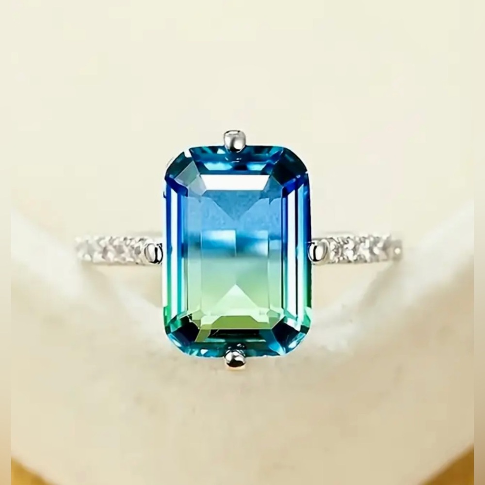 NEW Stunning Large Blue-Green Stone CZ Fashion Ring 7